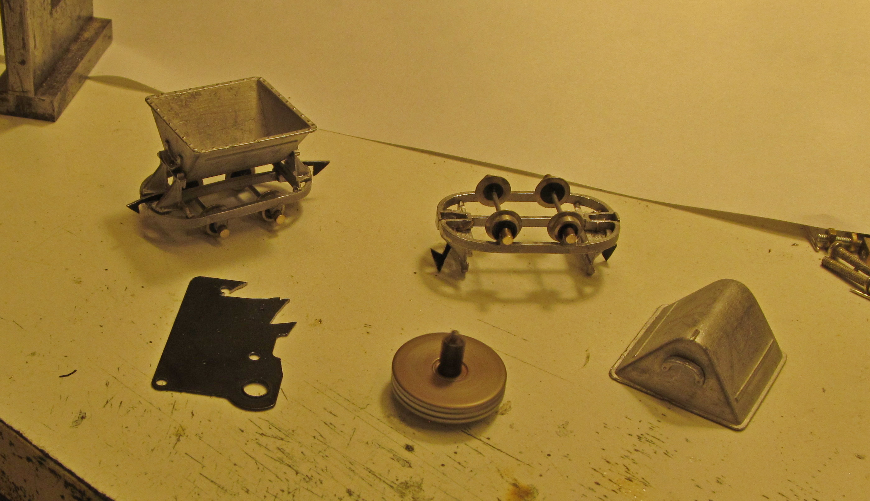 CAN0708-Tippvagnar vitmetall-2_cr.jpg